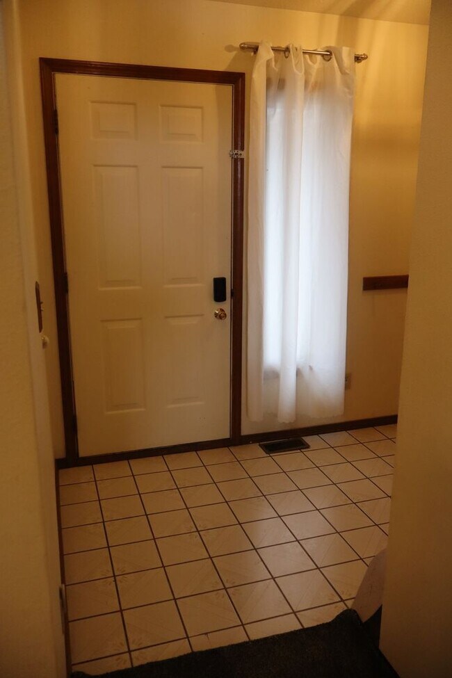 Building Photo - Spacious Home with Large pet friendly yard