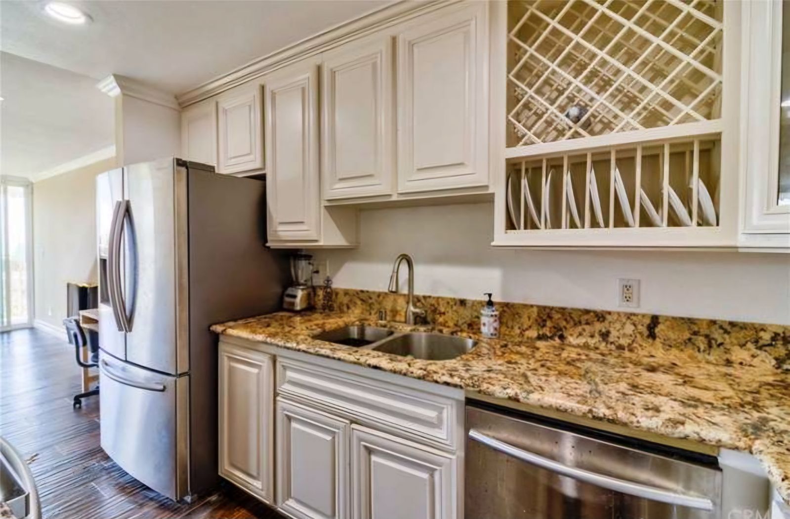Kitchen - 6526 Ocean Crest Dr