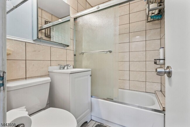 Building Photo - 57 Ivanhoe Ter