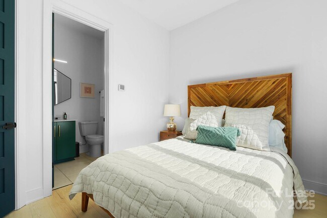 Building Photo - 3301 Spencer St