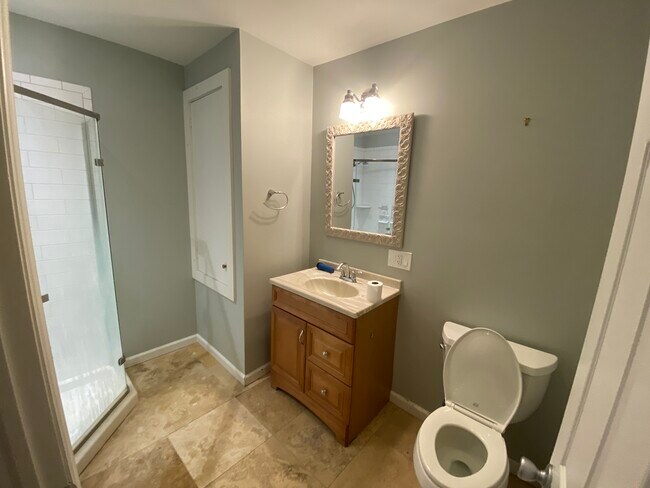 Building Photo - 39 Circle Dr