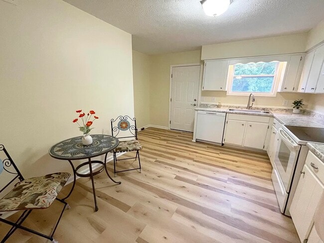 Building Photo - 4001 Lawing Dr