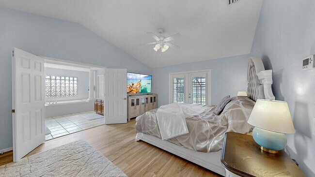 Building Photo - 5-bedroom, 3-bathroom rental home located in the Fox Wood community in Florida