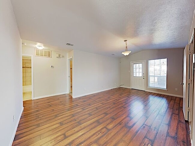 Building Photo - No Application Fees* $500 off 1st months r...