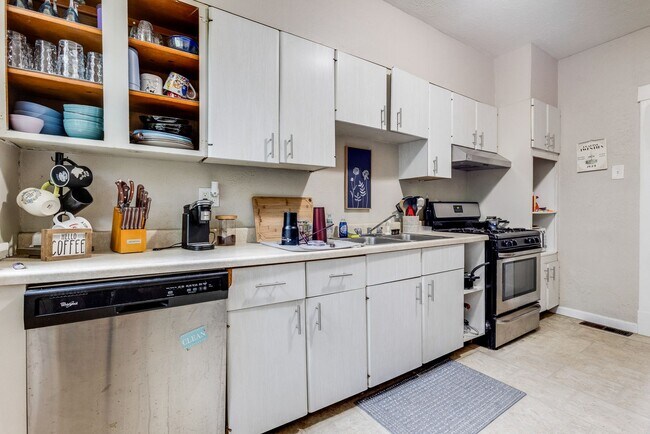 Building Photo - 406 Kingsboro St