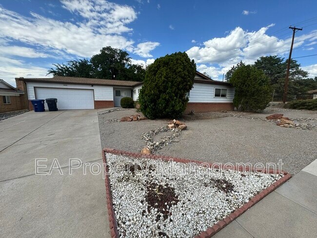 Building Photo - 10321 Santa Paula Ave NE