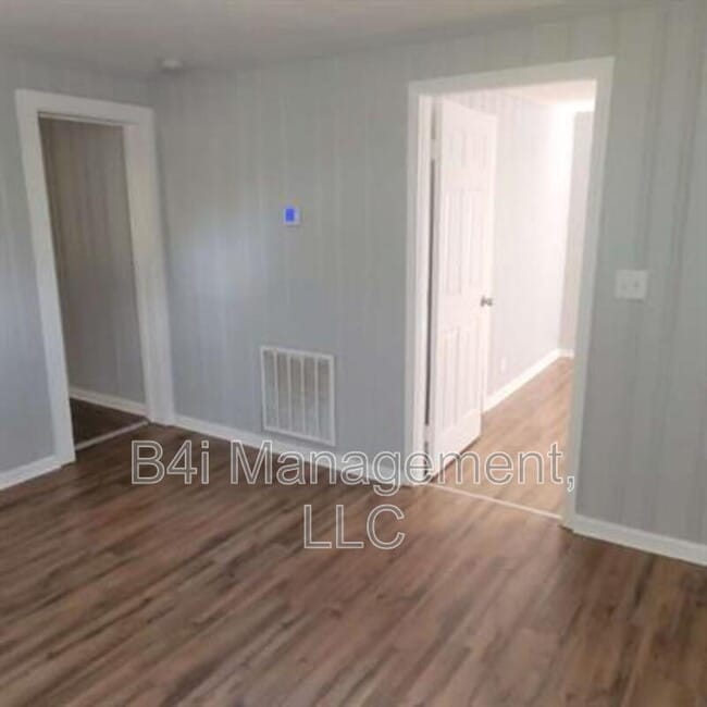 Building Photo - 303 Butler St