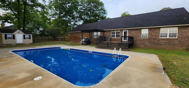 Building Photo - 1159 Shoreland Dr