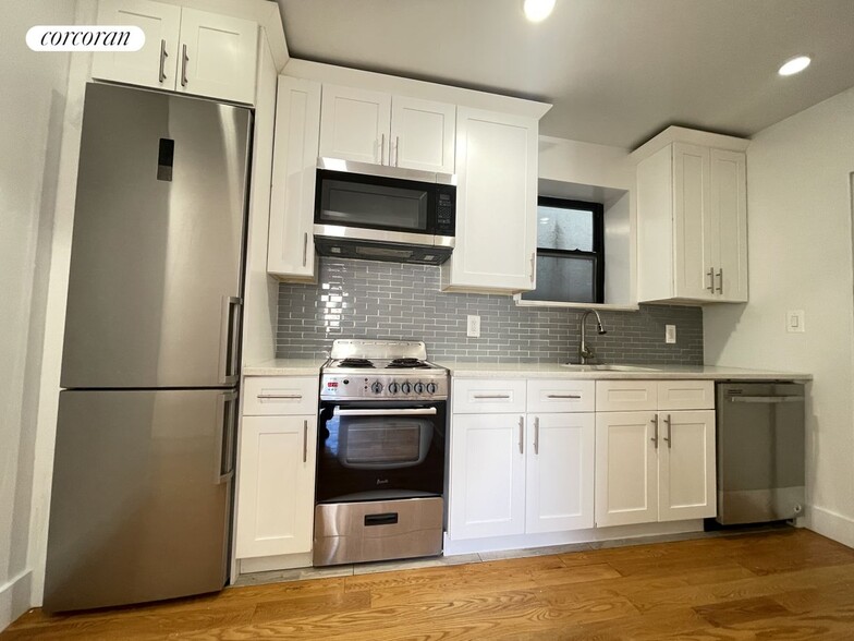 Primary Photo - 506 Manhattan Ave