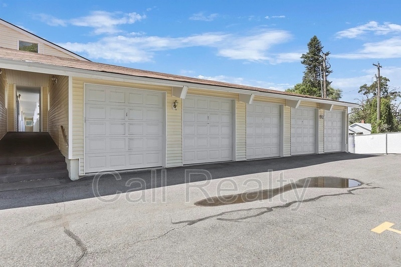Building Photo - 222 N Hutchinson Rd