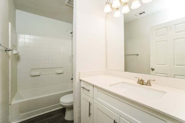 Building Photo - 8935 Bonnie Butler