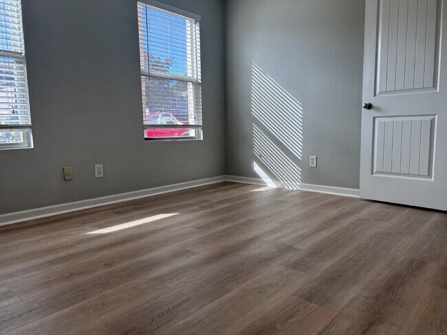 Building Photo - Coming soon!!! $500 off 1st month with 15 month lease!!! Magnificent 3 Bedroom in Madison