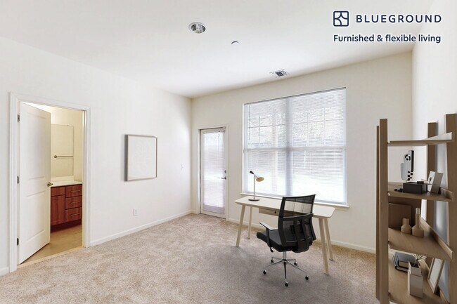 Building Photo - 998 Stewart Ave