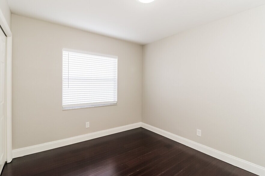 Building Photo - 24740 Silversmith Dr