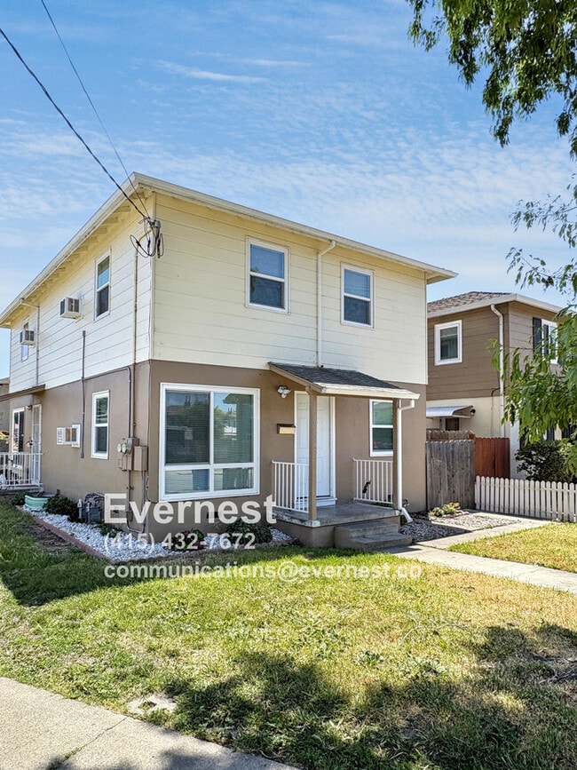 Building Photo - Charming 2-Bedroom, 1-Bathroom House in a ...