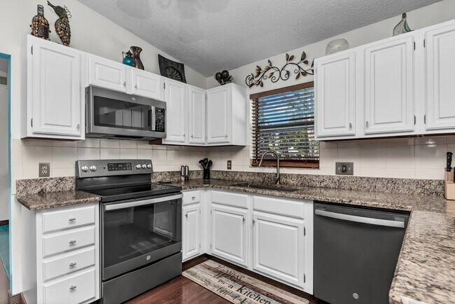 Building Photo - 2252 SE Wald St