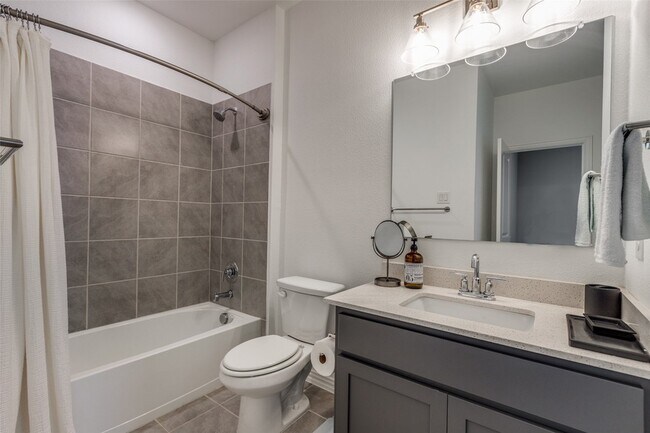 Building Photo - 3309 Sarala Ct