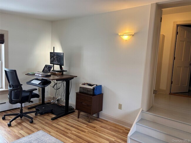 Building Photo - 11 W Bridge St