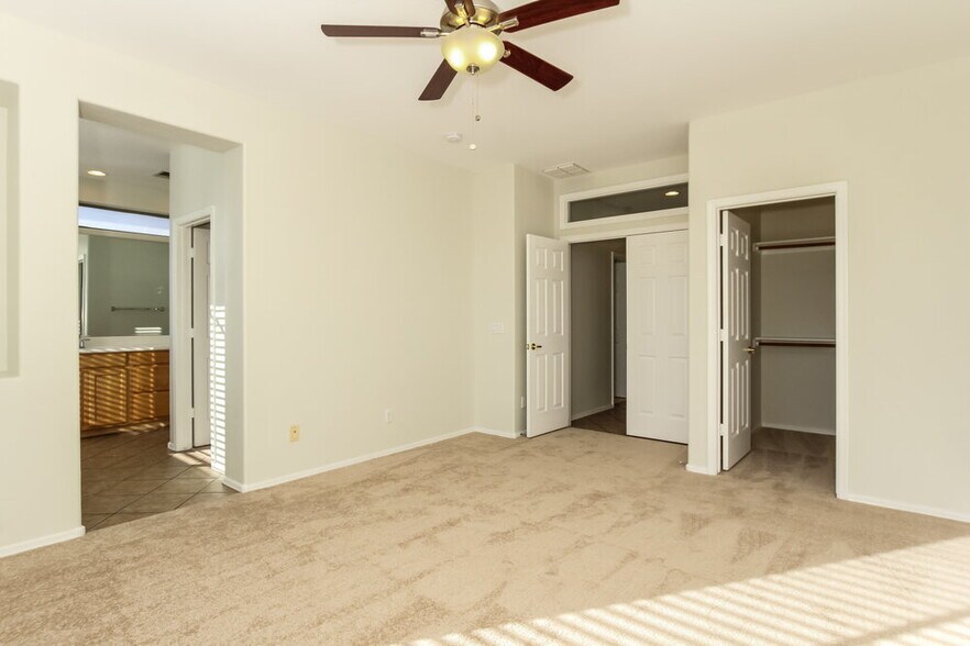 Building Photo - 2621 W Medinah Way