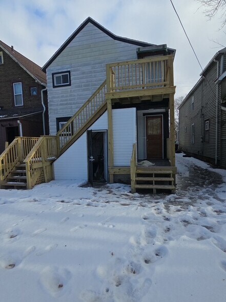 Building Photo - 1600 E 49th St