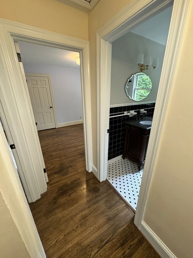 Building Photo - Beautifully Remodeled 4-Bedroom Home with ...