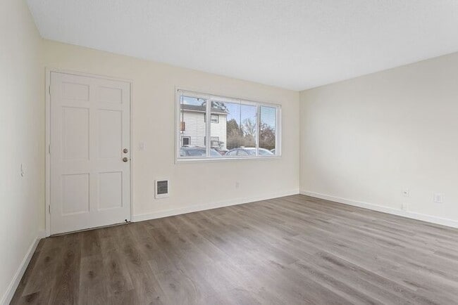 Building Photo - Remodeled 2 bedroom across from Providence...