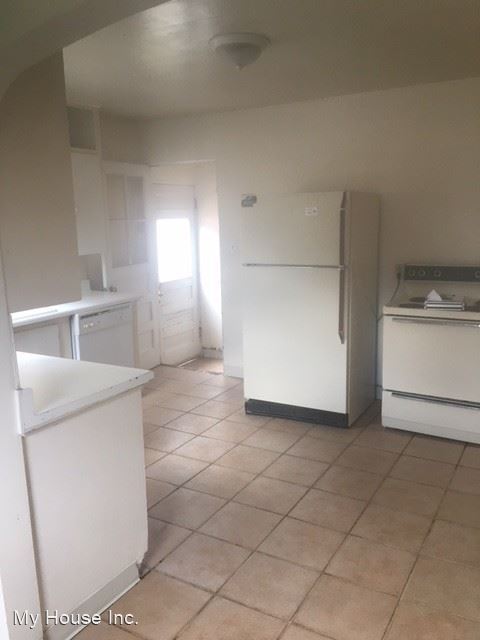 Building Photo - 3 br, 1 bath House - 1120 West Myrtle Street