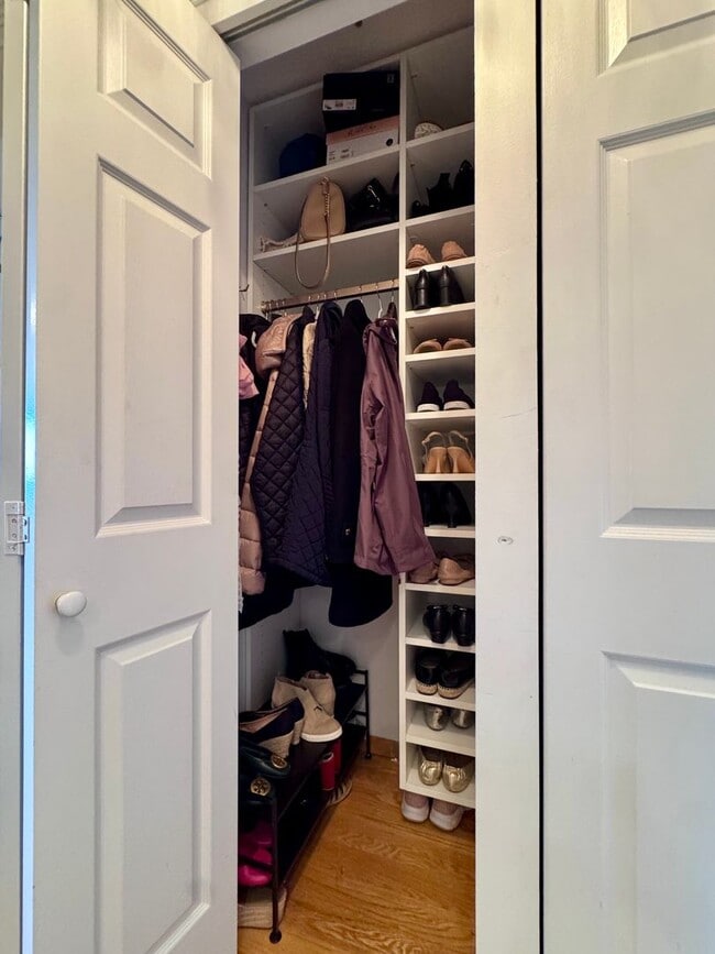 Building Photo - NO FEE!!  1 bed penthouse in Back Bay elevator building with doorman!