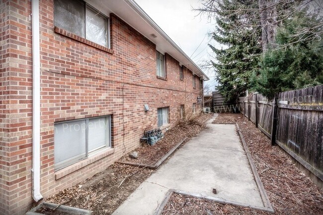 Building Photo - 1110 Gard Pl