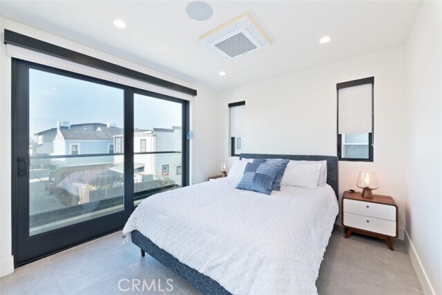 Building Photo - 500 E Balboa Blvd