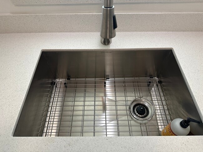 Building Photo - 2275 Hawthorne St