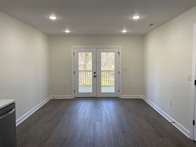 Building Photo - 922 Culbreth Ave
