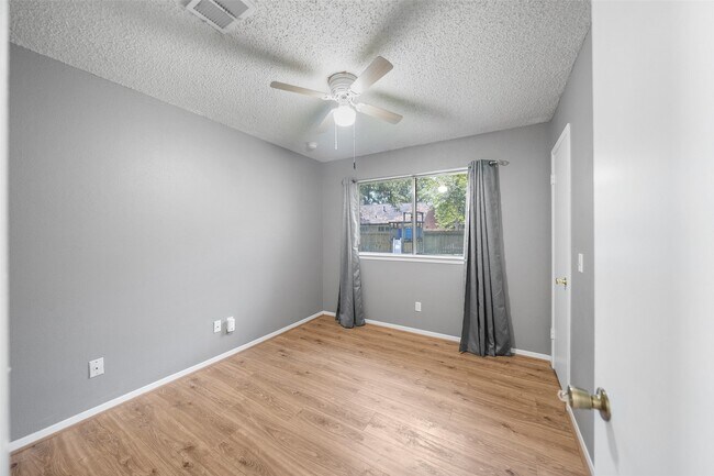 Building Photo - 7 Rockridge Ct