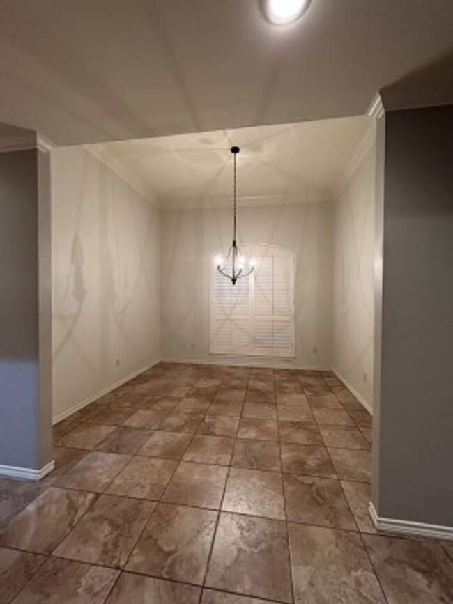 Building Photo - 617 Huntwick Ln
