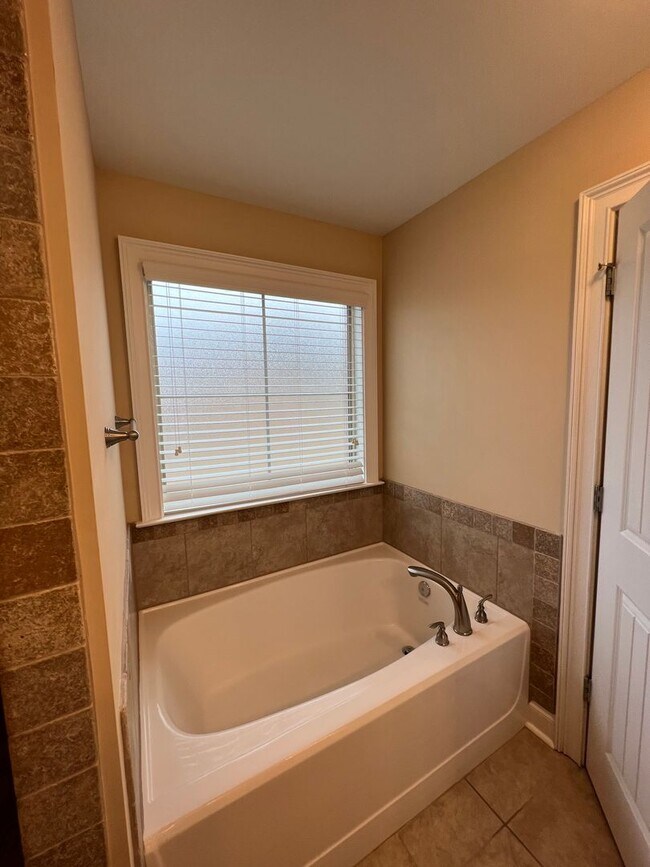 Building Photo - Beautiful Prattville Home