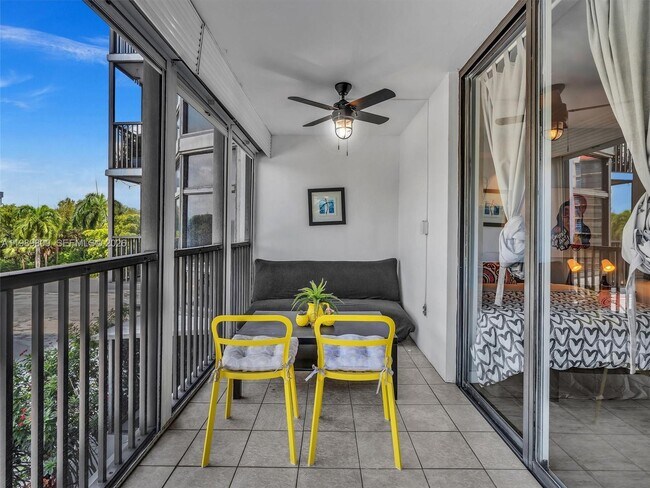 Building Photo - 3375 N Country Club Dr