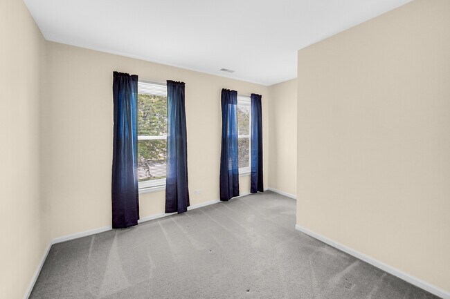 Building Photo - 483 Highland Grove Dr