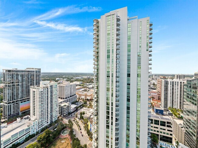 Building Photo - 333 Las Olas Way