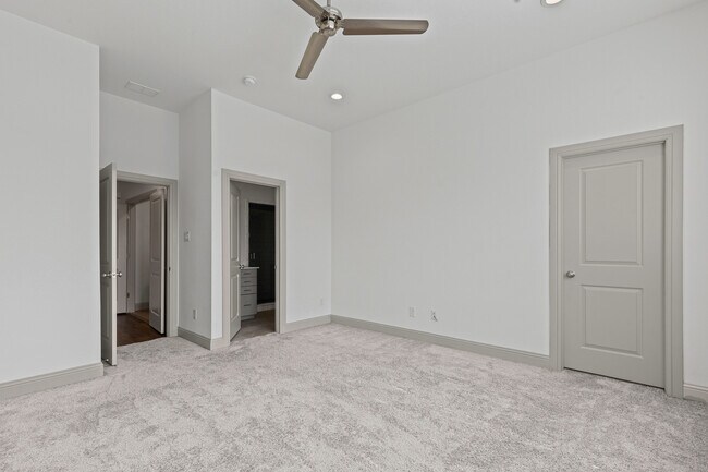 Building Photo - 3136 Wayside Ave