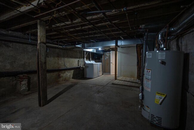 Building Photo - 2410 Wharton St