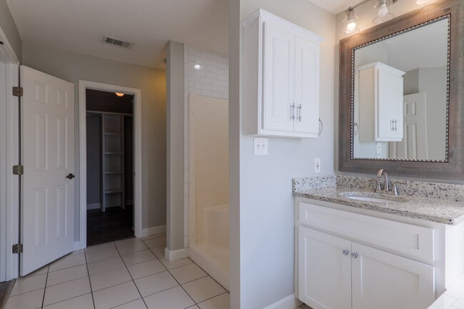 Building Photo - 4246 Netherfield Ln