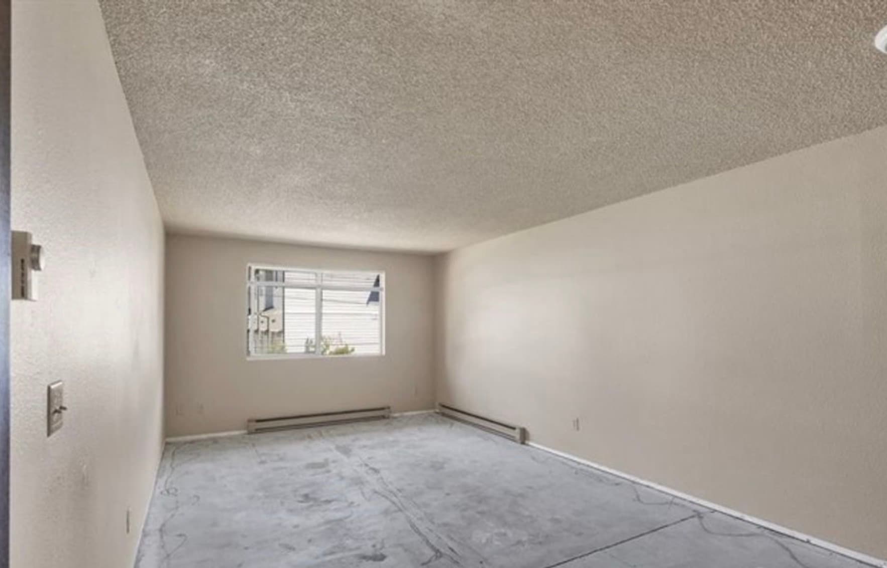 Building Photo - 2333 Main St