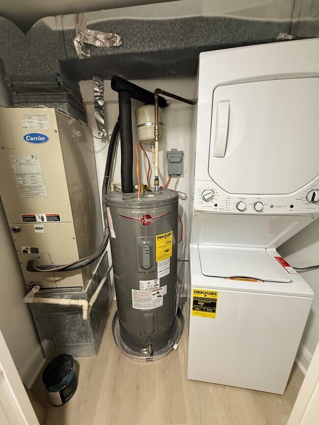 Building Photo - 13th ST