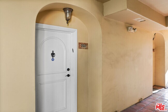 Building Photo - 1050 N Edinburgh Ave