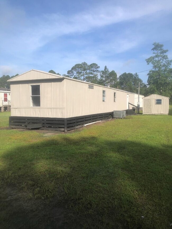 Building Photo - 11 Stewart Pines Loop NE