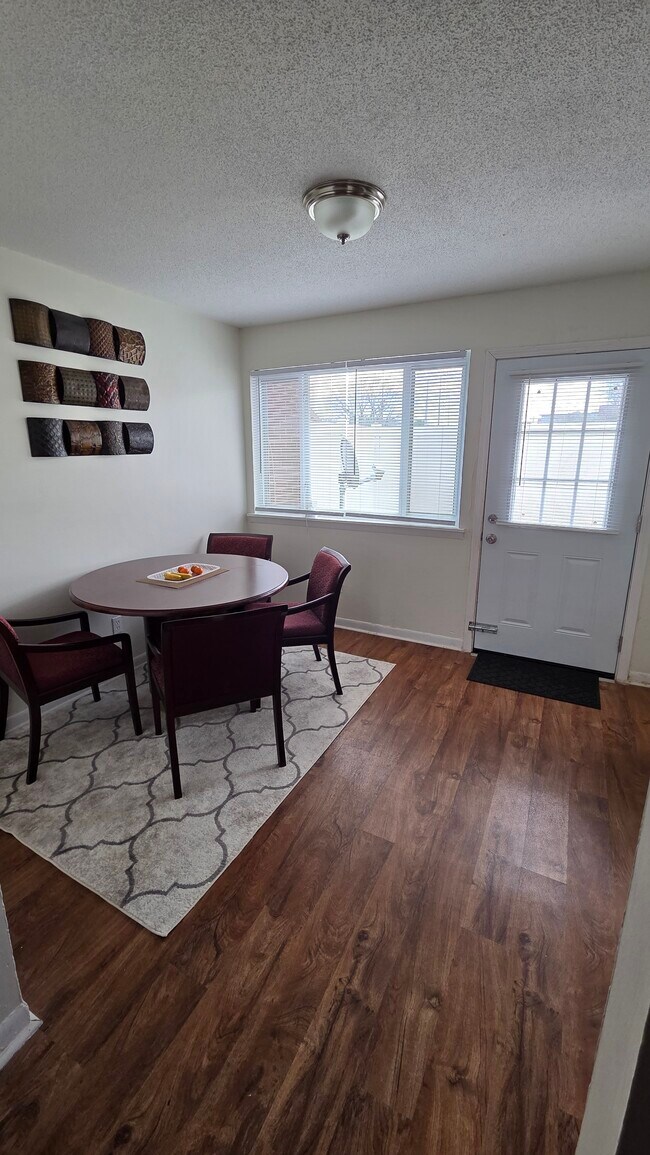 Building Photo - 2337 Champion Ct