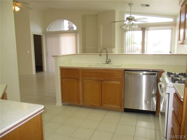 Building Photo - 2164 Hi Jolly Dr