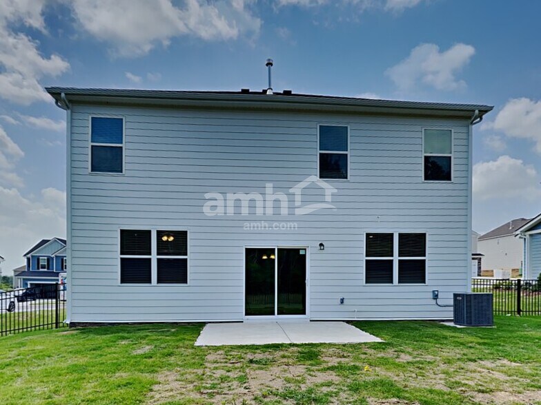 Building Photo - 3011 Lucky Ln