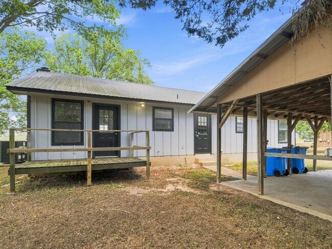 Building Photo - 1303 Lovers Ln