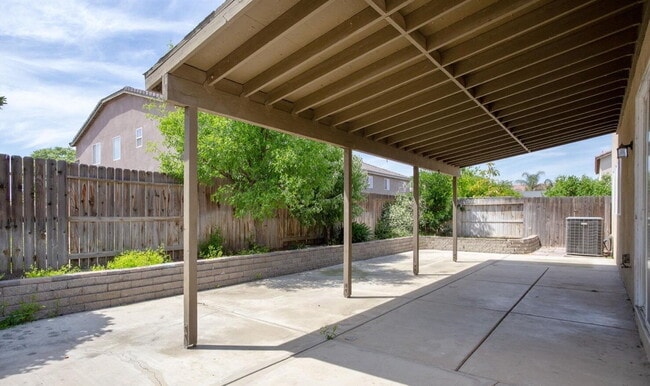 Building Photo - Room to Live & Grow! Expansive 3,547 Sq. Ft. 4-Bedroom 2.5 Bath Home